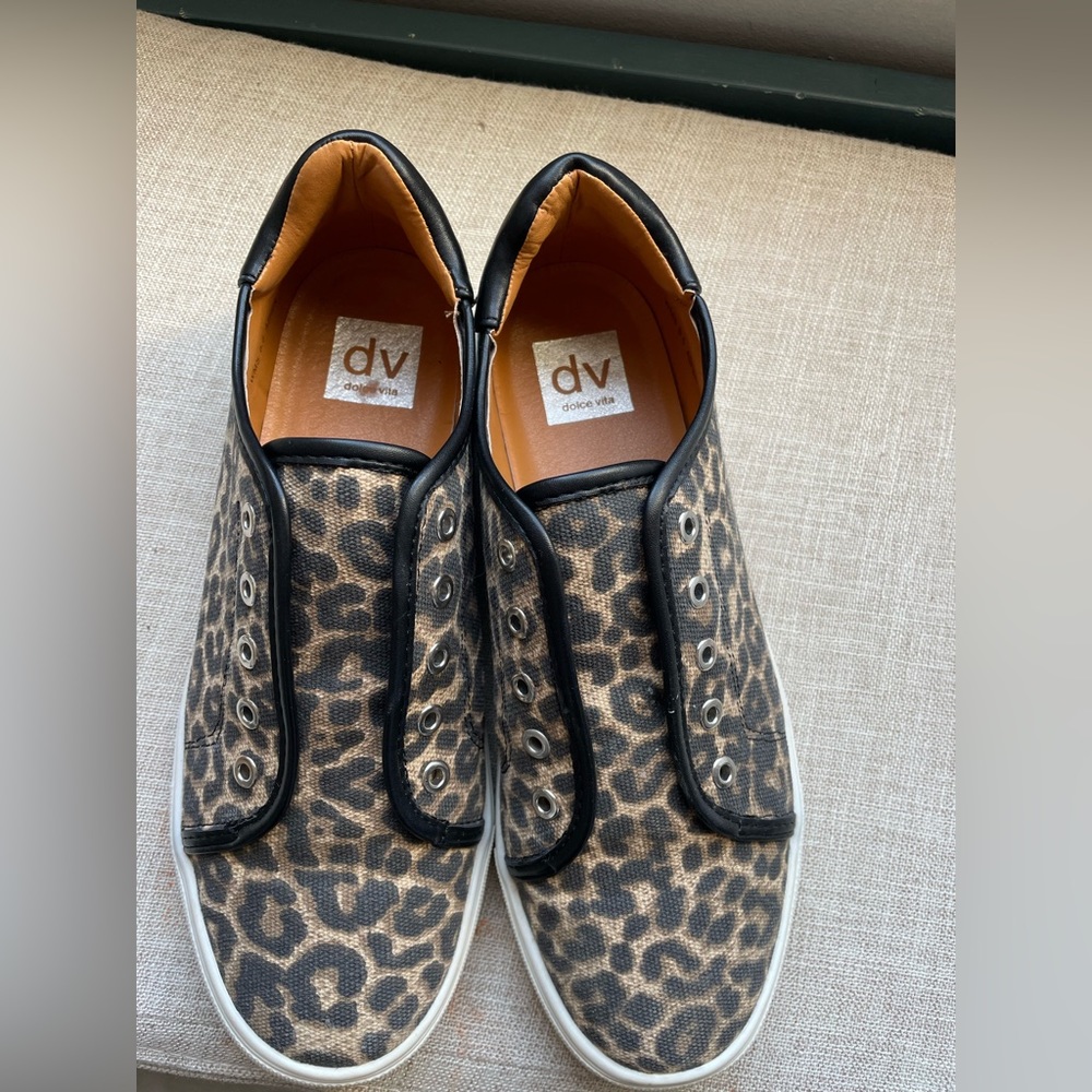 DV by Dolce Vita animal print shoes 8.5